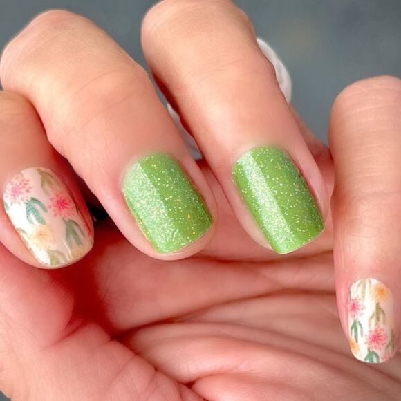 Color Street | Desert Flora, flowering cacti on a pale orange-pink creme base - Picture 6 of 8